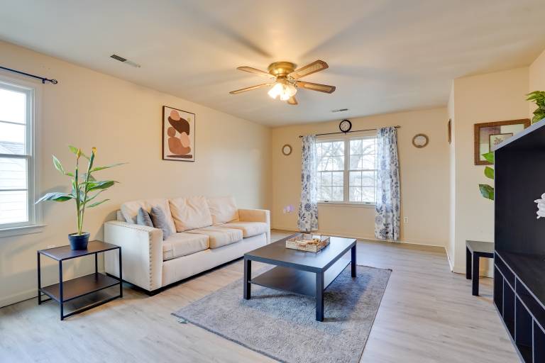 Walk to Fairgrounds Hagerstown Townhome w Deck