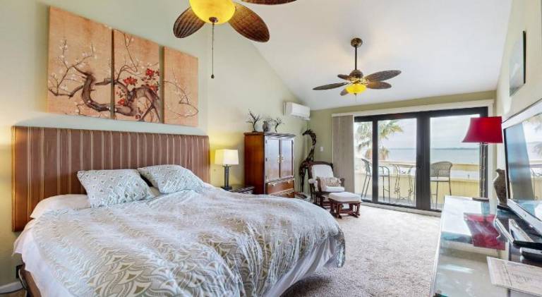 Charming vacation home with pool | Next to the beach | Pets are welcome — photo 2