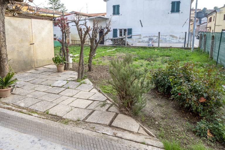 Apartment with garden | Garden view — photo 2
