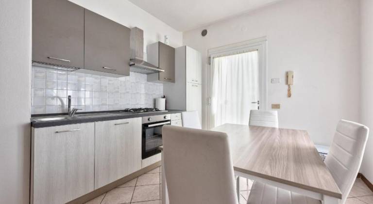Apartment with jacuzzi & pool — photo 4
