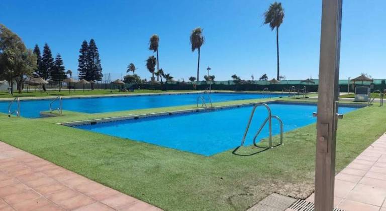 Holiday apartment with private pool, yard & patio in Granada