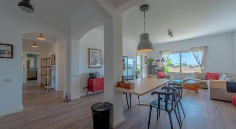 Apartment with garden — photo 3