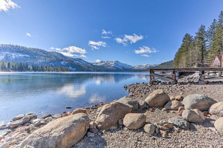 Cabin < 2 Mi to Tahoe Donner Downhill Ski Resort — photo 3