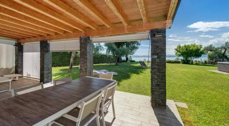 Villa with jacuzzi — photo 4