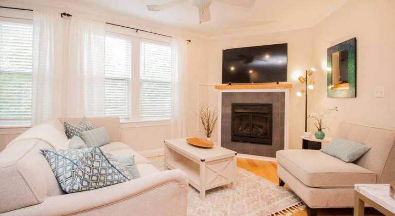 Stylish 2BR w Full Kitchen, Laundry & Cen Air in Cambridge, MA