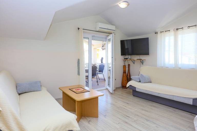 Two bedroom apartment with balcony Srima - Vodice, Vodice (A-23593-f) — photo 2