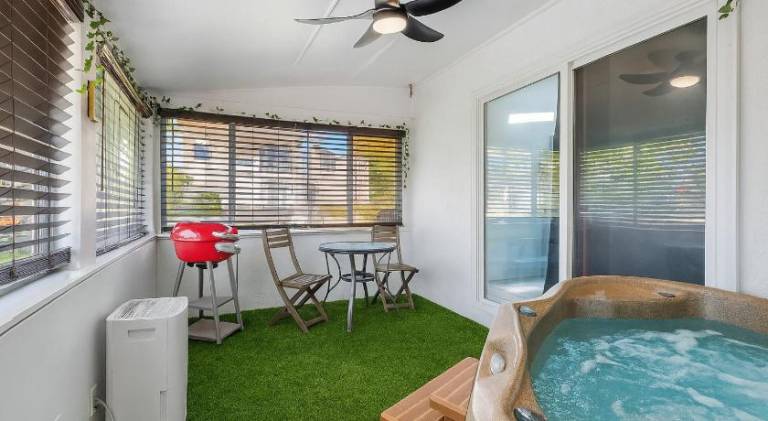 Walk to Downtown - 3BR with Hot Tub & Games — photo 4