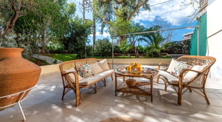 Apartment with yard & patio | Pet-friendly — photo 3