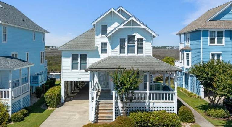 Charming house with hot tub | Dogs allowed in Manteo, NC