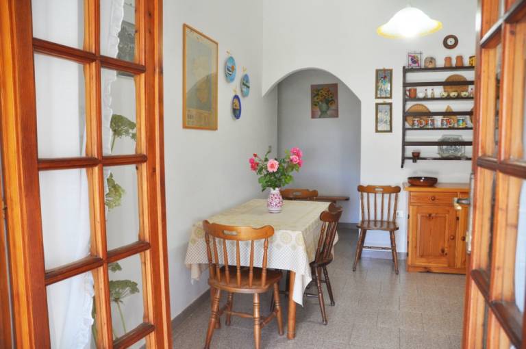 Family-oriented nice villa with terrace & yard | Pets are welcome — photo 4
