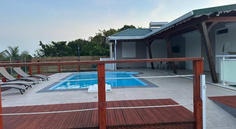 Spacious villa with private pool, patio & barbecue | Pets are welcome in Le Gosier