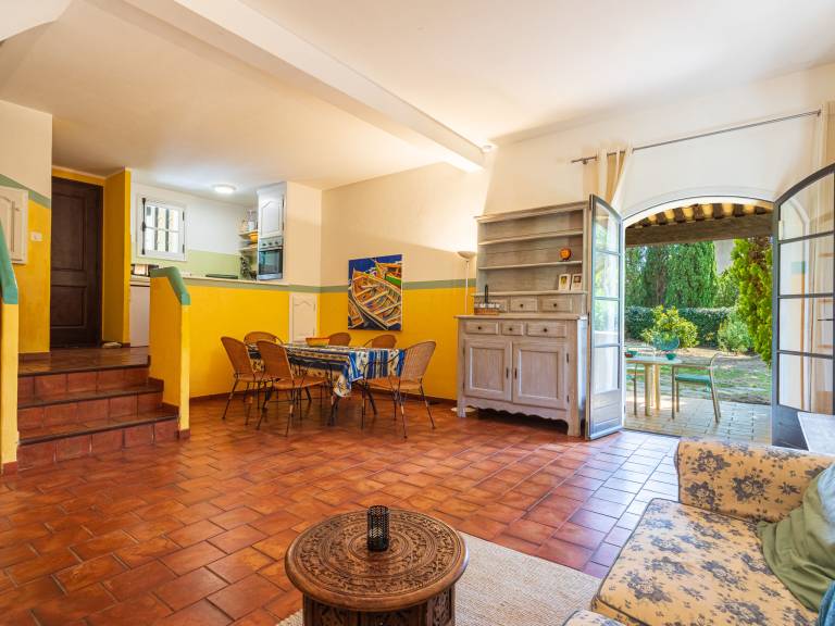 Vacation home with terrace & yard | Pets are welcome — photo 2