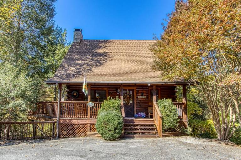 Family-oriented nice cabin with private pool | Pet-friendly in Pigeon Forge, TN