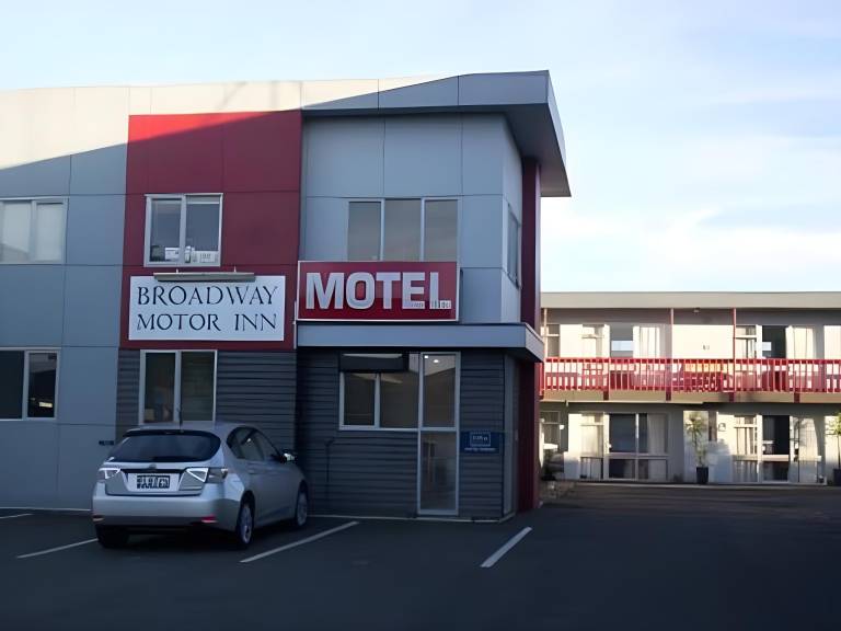Broadway Motor Inn