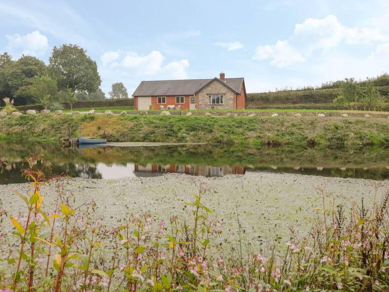 House  Pen-y-bont-fawr