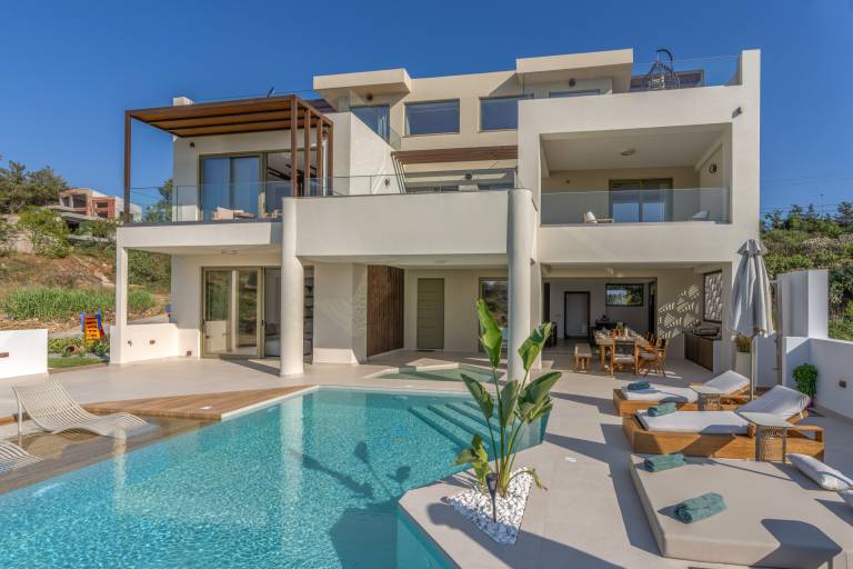 Luxurious Villa Selestine - With Private Pool — photo 2