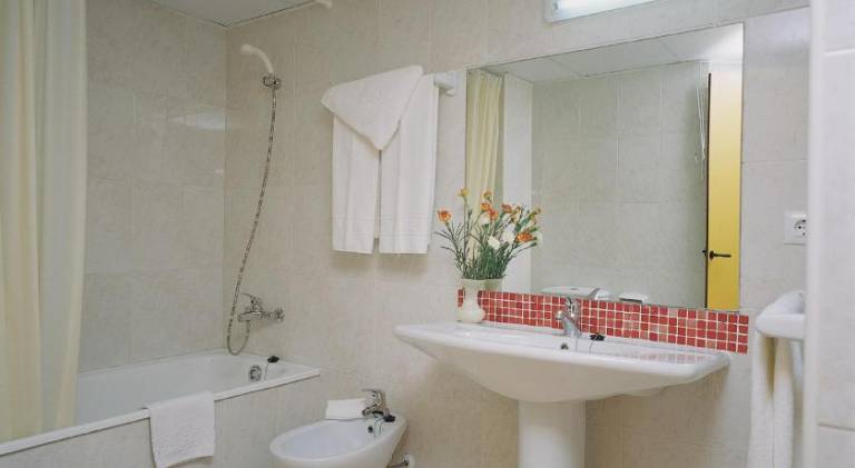 Family-oriented serviced apartment with terrace | Beach nearby | Suitable for remote work | Dogs allowed — photo 2