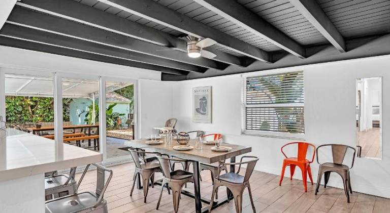 Vacation home with pool — photo 3