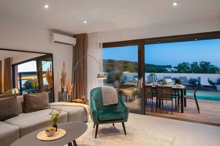 Villa with garden, pool & patio — photo 3
