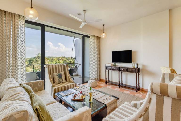 Serene 2BHK with Pool 5 mins to Candolim Beach