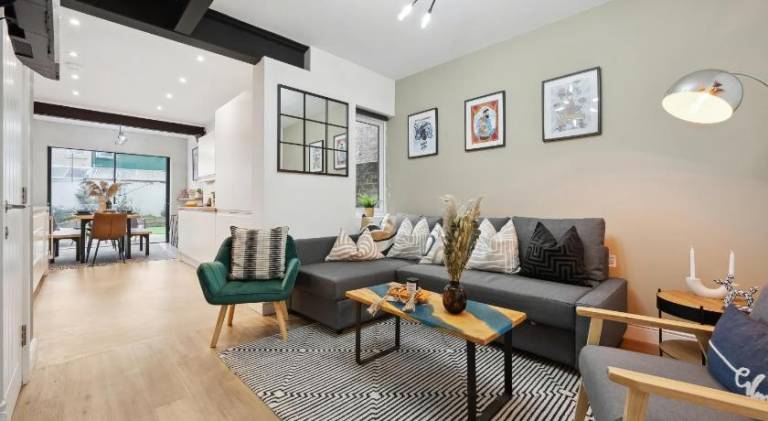Spacious vacation home | Pets allowed — photo 2