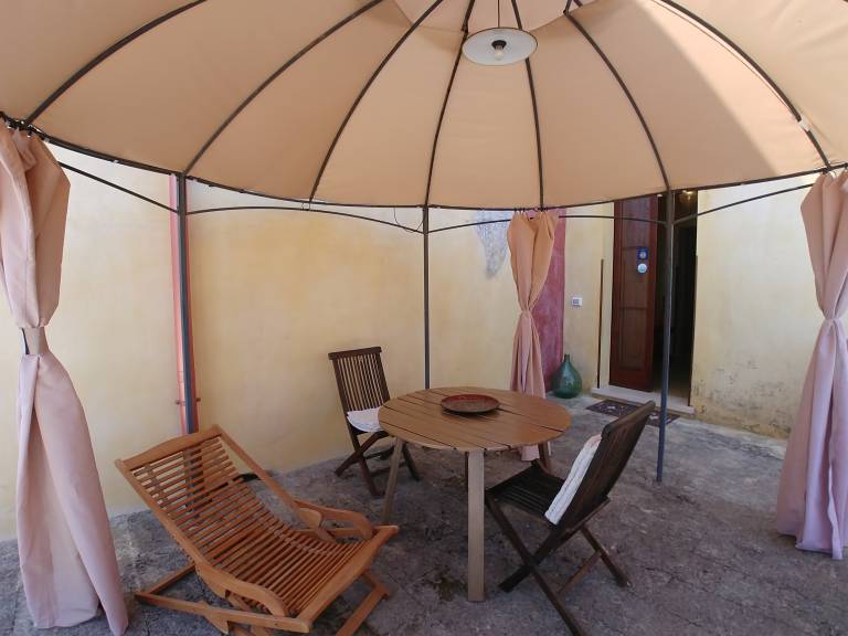 Rental with grill & yard — photo 3
