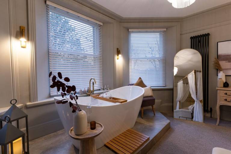 Family-friendly house with yard, hot tub & BBQ | Good for workation | Dogs allowed — photo 4