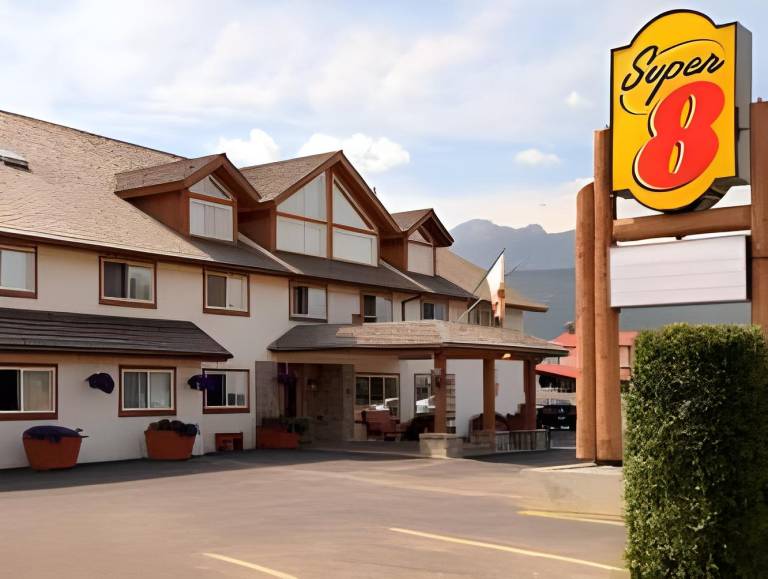 Super 8 By Wyndham Valemount in Valemount, BC