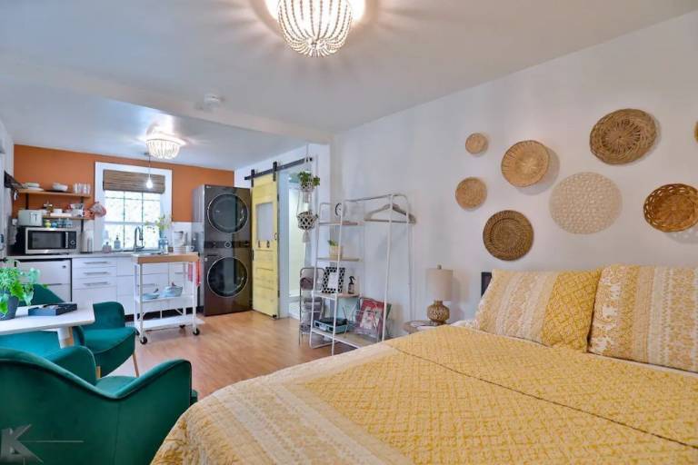 Apartment  Elmwood Area