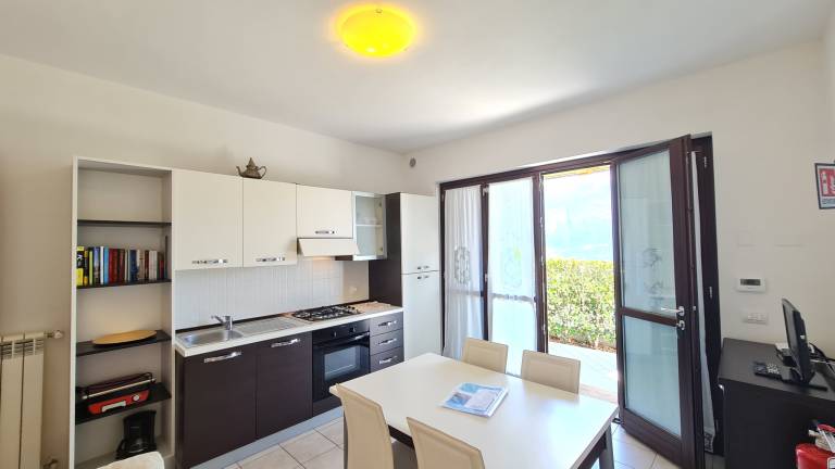 Holiday apartment with pool, garden & terrace — photo 5