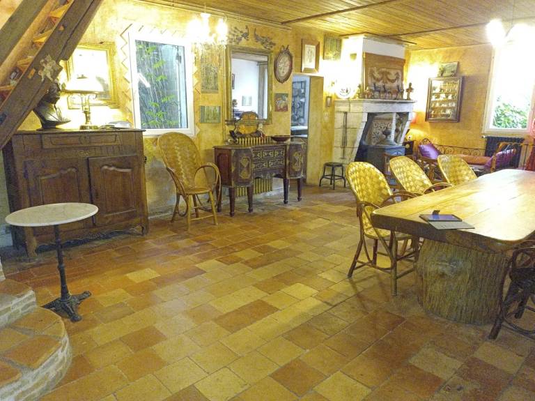 Family-friendly gite with yard, private pool & barbeque | Nature view | Pets allowed — photo 5