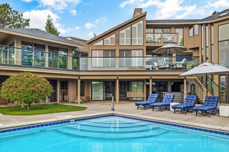 House Grand Beach