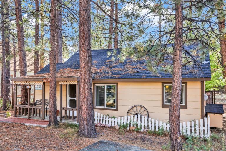 Cabin with barbecue | Lake view — photo 2