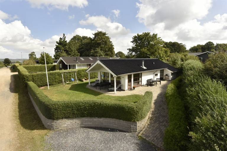 House with grill, garden & patio in Vejle