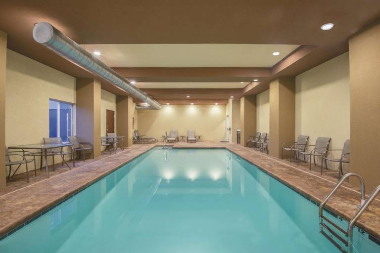 La Quinta Inn & Suites by Wyndham Guthrie — photo 3