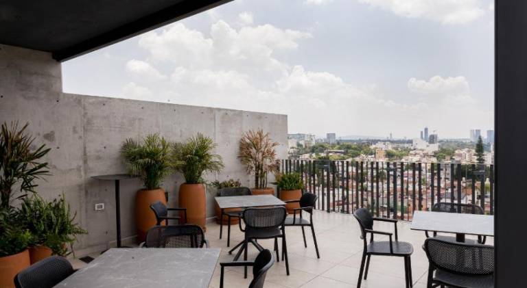 Apartment with garden & patio — photo 3