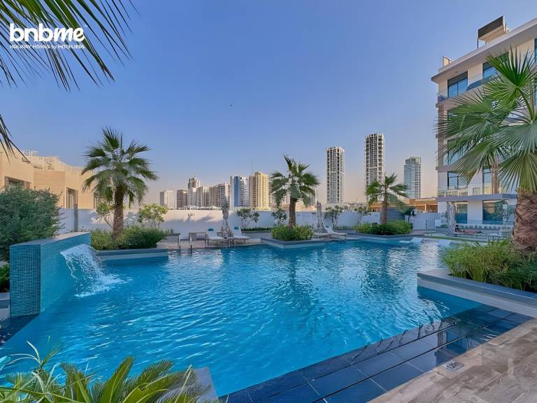 Child-friendly apartment with pool & hot tub | Perfect for remote work | Pet-friendly in Dubai