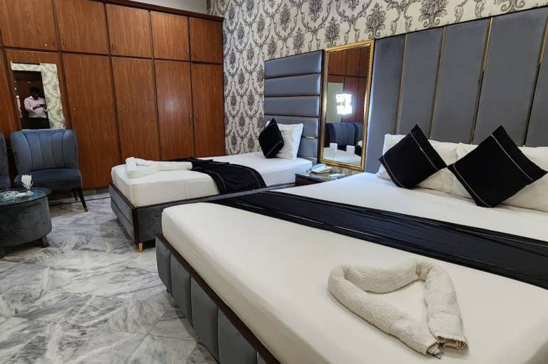 Red Fort Hotel Gulberg