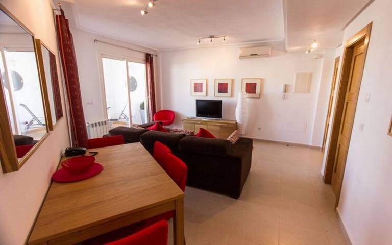 Holiday apartment with terrace, garden & pool — photo 3