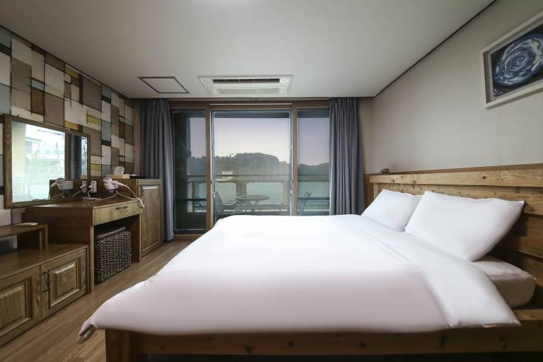 Cheonjeyeon Hotel Suite Room