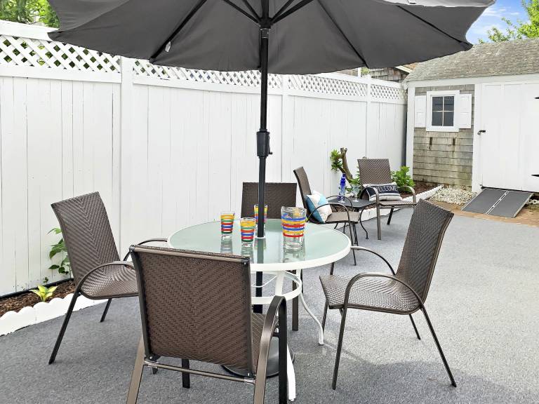 House with yard, patio & BBQ — photo 4