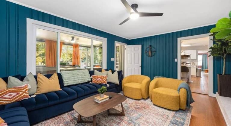 House with hot tub & pool — photo 4