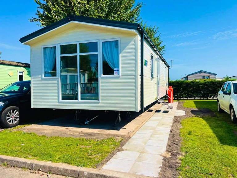Trecco Bay - Sleeps 6 - Pet Friendly - Parking — photo 3