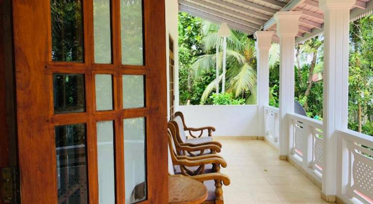 Affordable private villa for long and short family holiday in Hikkaduwa, Sri Lanka — photo 3