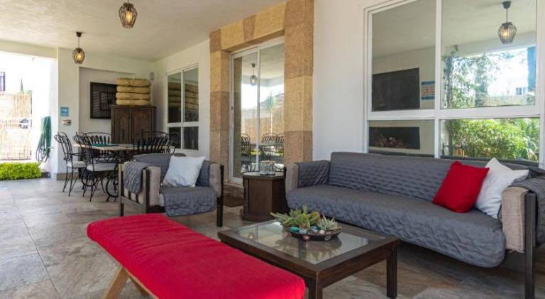 Vacation home with hot tub & pool — photo 3
