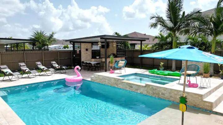 Pleasant vacation home with hot tub & pool | Pet-friendly in Homestead, FL