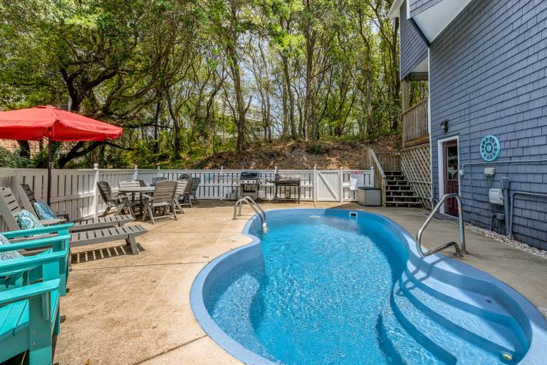 Vacation home with barbecue, jacuzzi & private pool in Outer Banks, NC