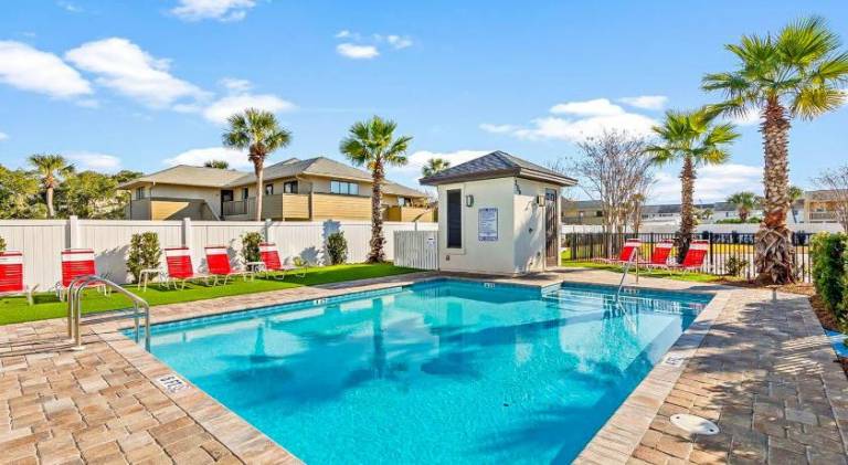 Vacation home with pool — photo 5