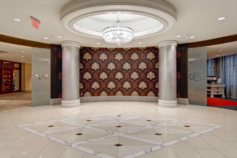Hampton Inn & Suites Cincinnati-Downtown — photo 4