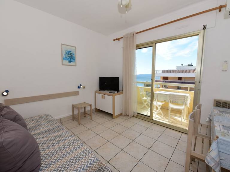 Studio cabin 4 people, sea view, air conditioning, parking — photo 3